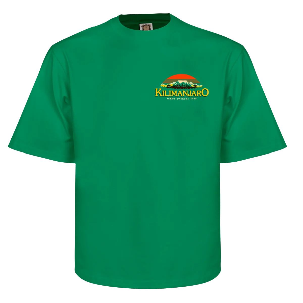 Przód zielonej koszulki Kilimanjaro z małym nadrukiem góry i słońca